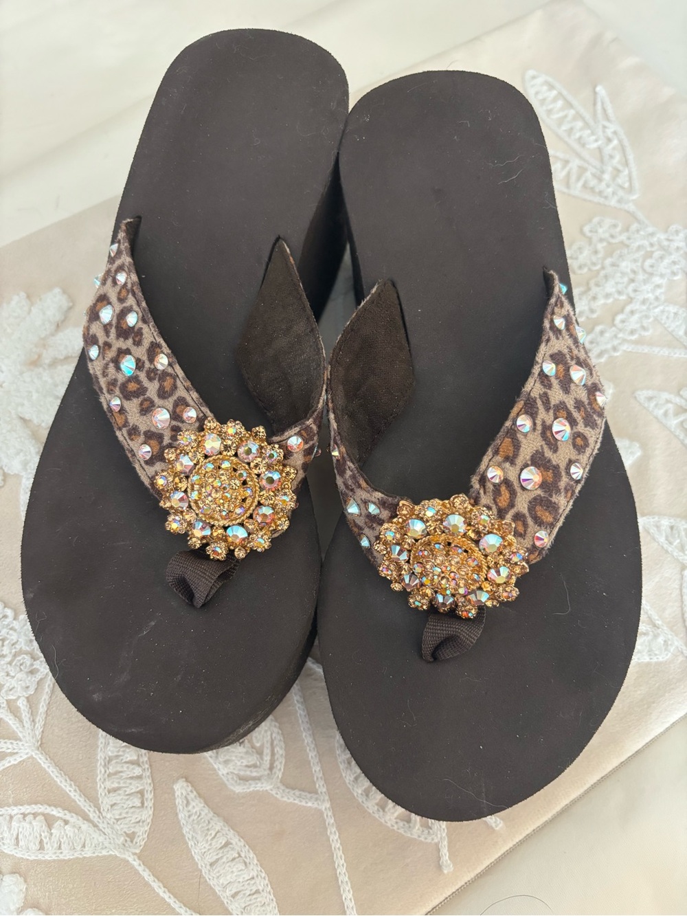 Donald J Pliner Leopard Rhinestone Bling Wedge Flip Flops Size 7 + Dust Bag